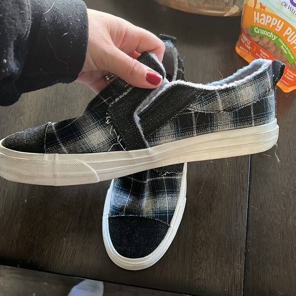 Gypsy Jazz Sneakers -like new - Picture 2 of 3